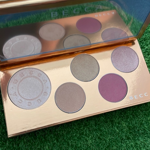 Becca Pop Goes the Glow Champagne Pop Face and Eye Palette - Picture 2 of 4